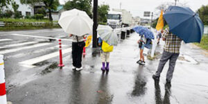 ボランティア [ 公園の草苅りと学童見守り ]